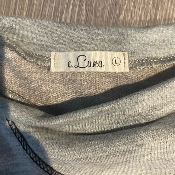 Boutique top - Picture 2 of 2